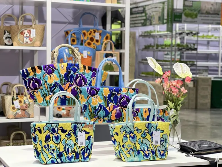 สืบสานงานพระราชดำริ "สมเด็จพระพันปีหลวง" ด้านหัตถอุตสาหกรรมไทย