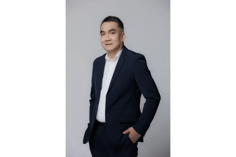 นายพรชลิต พลอยกระจ่าง กรรมการผู้จัดการ He...