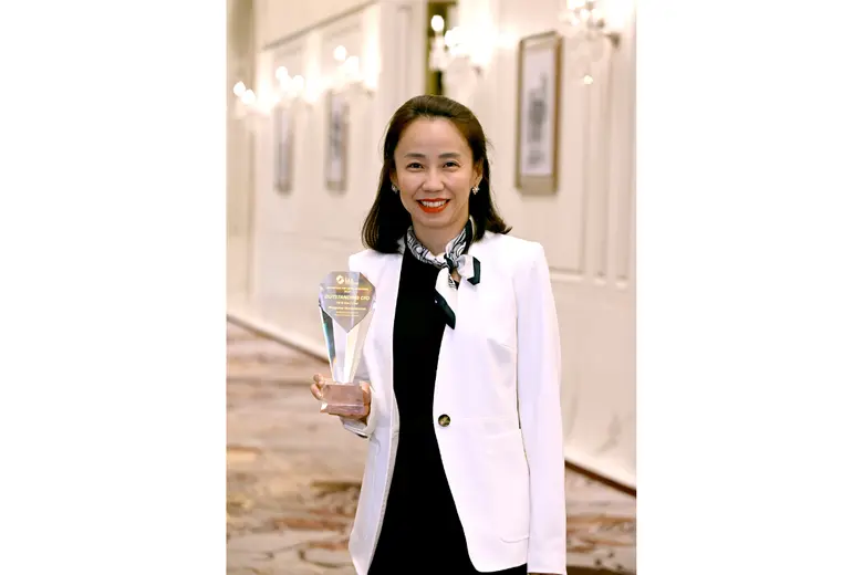 Ms. Phatpuree Chinkulkitnivat, Chief Fina...