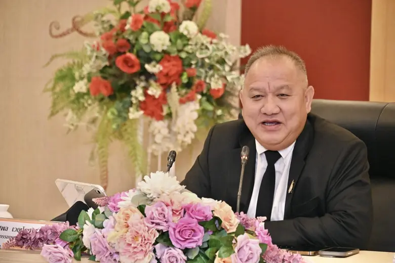 นายยศพล เวณุโกเศศ เลขาธิการคณะกรรมการการอาชีวศึกษา ...