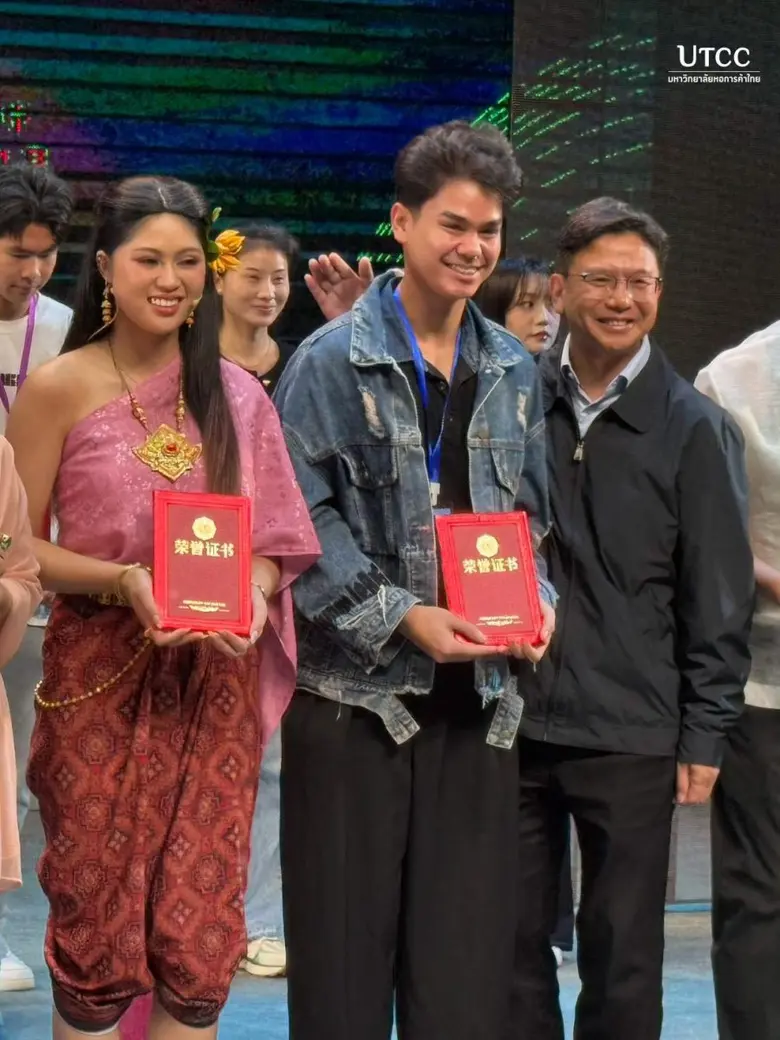 นักศึกษามหาวิทยาลัยหอการค้าไทย สาขาศิลปะและธุรกิจการแสดง โชว์ศักยภาพบนเวทีนานาชาติ คว้ารางวัลนักแสดงดีเด่นจากเทศกาล China-ASEAN Theatre Week