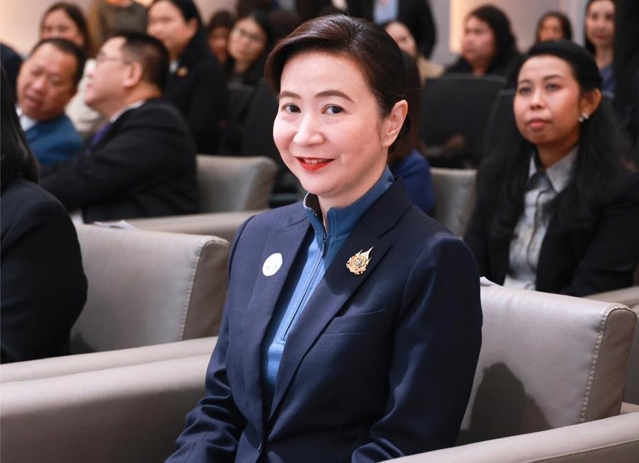 นายสุรพล ปลื้มใจ รองอธิบดีกรมส่งเสริมอุตส...