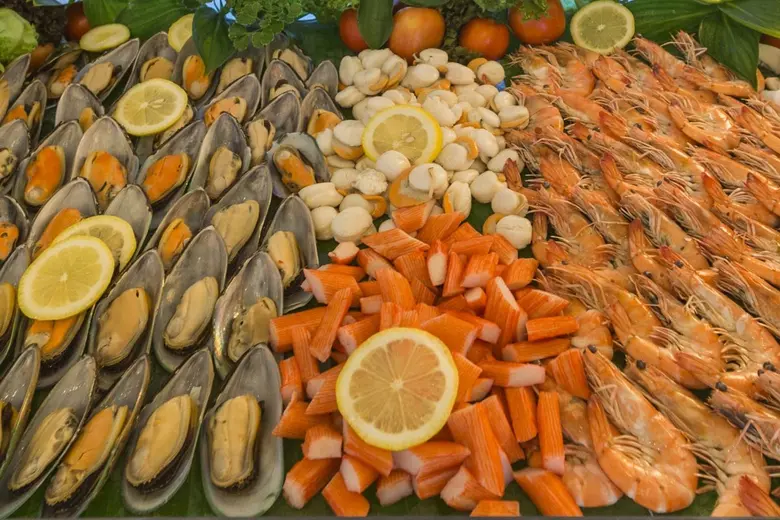 เต็มอิ่มกับบุฟเฟ่ต์มื้อค่ำ อร่อยไม่อั้นหล...