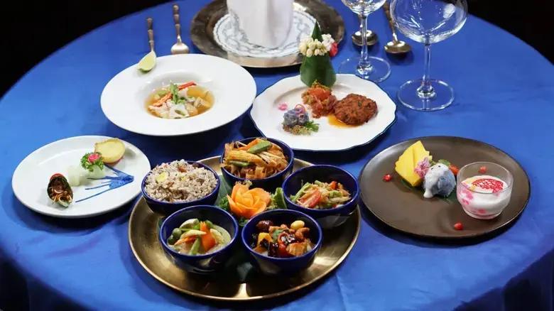 โรงเรียนสอนทำอาหารและภัตตาคาร บลู เอเลเฟ่...