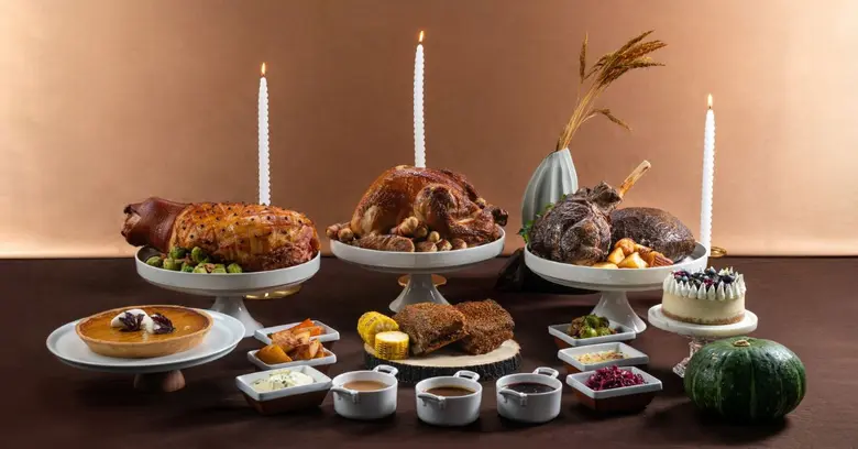 พาครอบครัวมาฉลองวันขอบคุณพระเจ้าอย่างอบอุ...