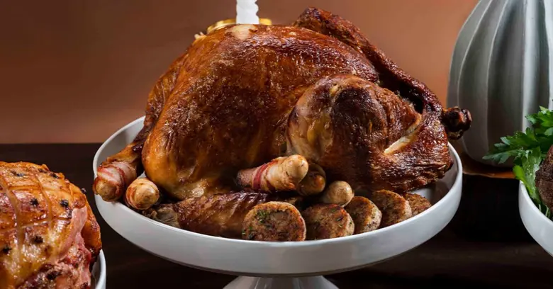 บุฟเฟ่ต์นานาชาติมื้อค่ำ ฉลองวันขอบคุณพระเจ้า ณ ห้องอาหารเจดับบลิว คาเฟ่ โรงแรมเจดับบลิว แมริออท กรุงเทพฯ