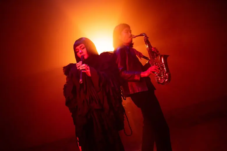 แว่บแรกที่เห็นภาพ ประโยคนี้ แต่งหญิงแม่ไม...