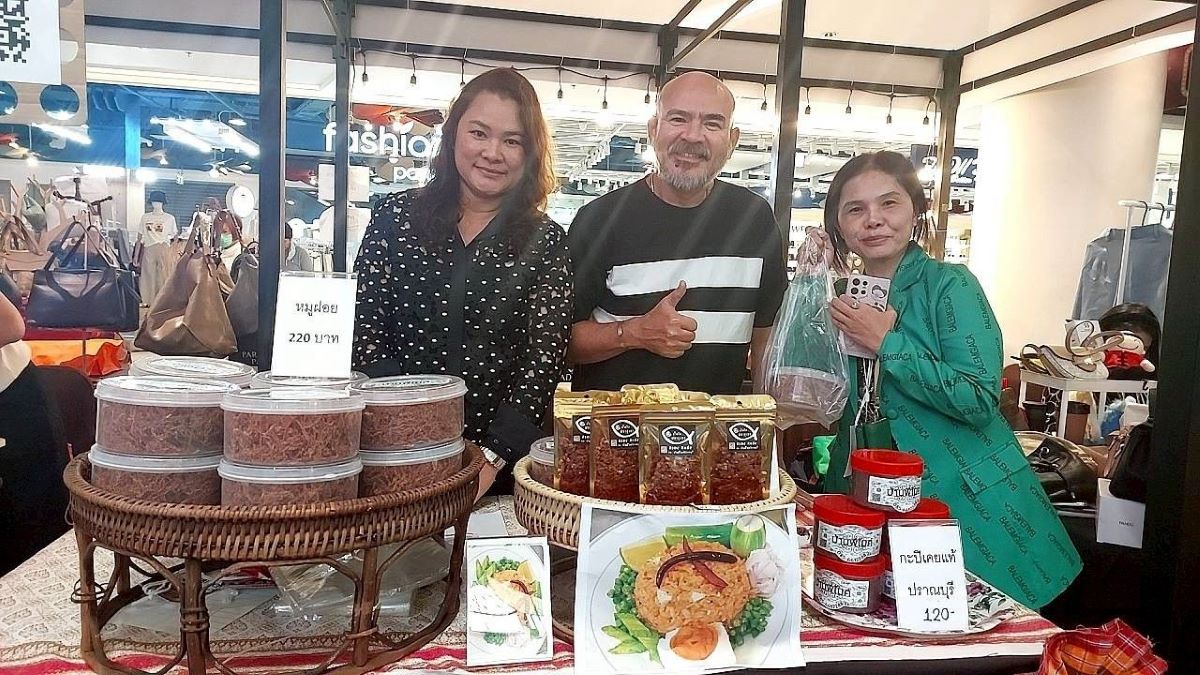 ตลาดนัดคนข่าวบันเทิง" สุดคึกคัก รวมคนข่าวศิลปินดาราออกบูธพร้อมกิจกรรมอัดแน่น T&amp;B Media GloBal ส่ง มาสคอต พัตเดิ้ล สปาร์ค เชลล์ดอน และ ซอนนี่ ร่วมสร้างสีสัน