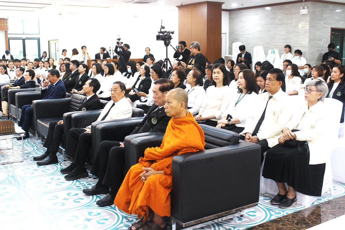 ครบรอบ 15 ปี สถาปนามหาวิทยาลัยนวมินทราธิราช