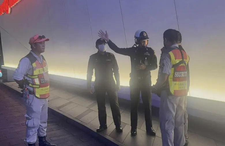 นายสรสิช เหลืองรุ่งเกียรติ ผู้อำนวยการเขต...