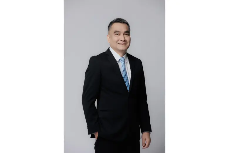 นายพรชลิต พลอยกระจ่าง กรรมการผู้จัดการ He...