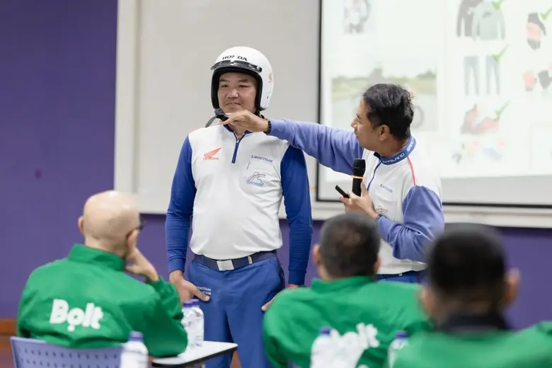 กรมการขนส่งทางบกร่วมกับโบลท์ ประเทศไทย จัดโครงการ "SMART DRIVER" เสริมความรู้และทักษะการขับขี่ปลอดภัยแก่ผู้ขับขี่จักรยานยนต์รับจ้างผ่านแอปฯ