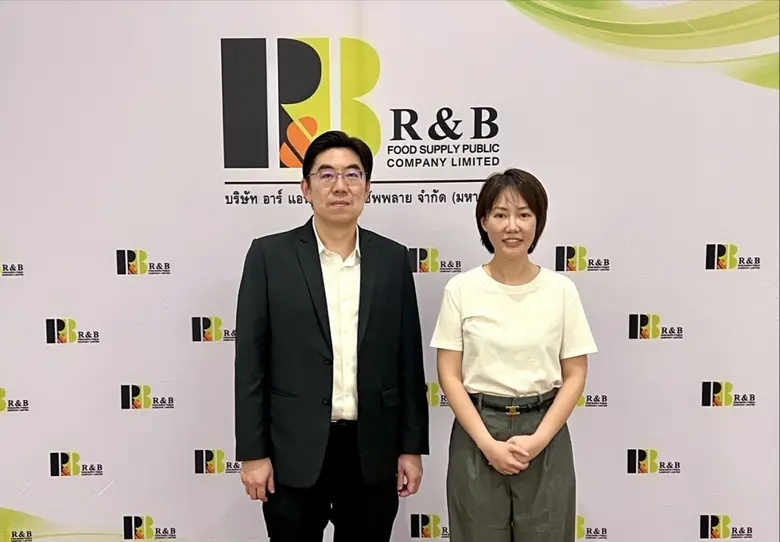 พ.ท.พญ.จัณจิดา รัตนภูมิภิญโญ กรรมการบริษัท และนายสุ...