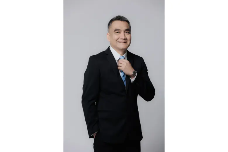 นายพรชลิต พลอยกระจ่าง กรรมการผู้จัดการ He...