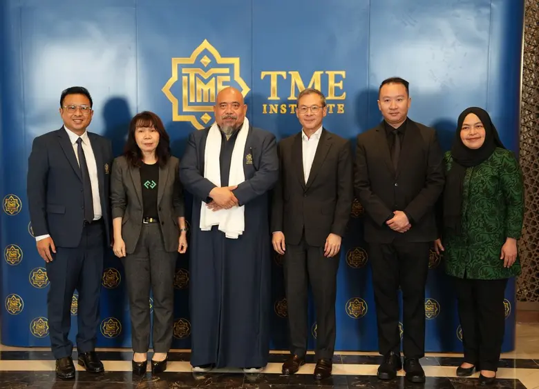 นายชัยวัฒน์ นันทิรุจ (คนที่ 3 จากขวา) ประ...