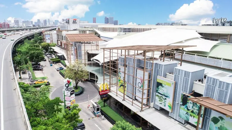 หนุ่มสาวชาวออฟฟิศและคนที่ชอบทำงานกับท่าเด...