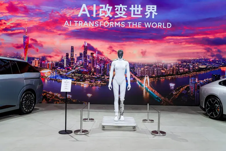 XPENG AI DAY 2025 เผยความสำเร็จของเทคโนโลยี Physical AI: เปิดตัว XPENG VLA 2.0, Robotaxi, หุ่นยนต์ฮิวแมนอยด์ 'IRON' เจเนอเรชั่นใหม่ และรถบินได้ รุ่นล่าสุด