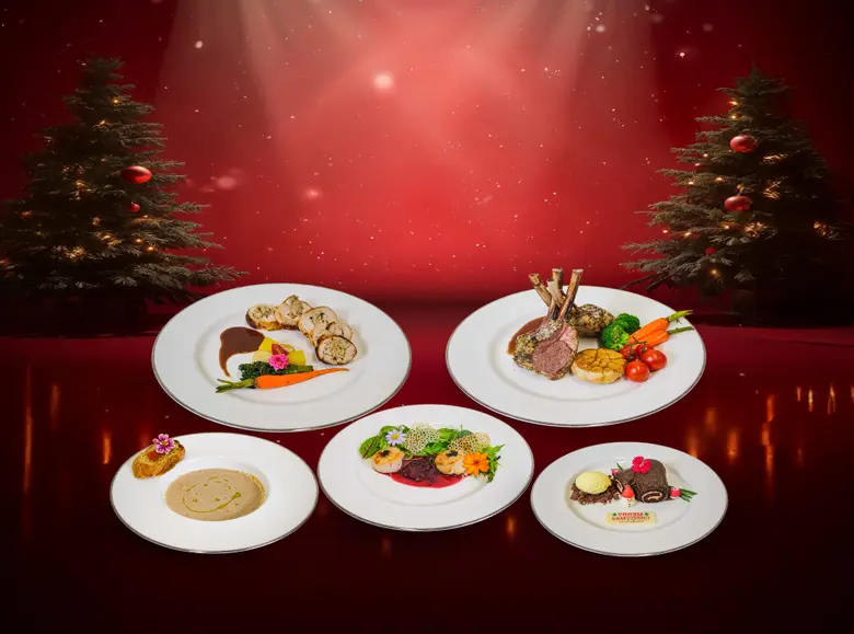 ห้องอาหารบลู สกาย โรงแรมเซ็นทารา แกรนด์ เ...