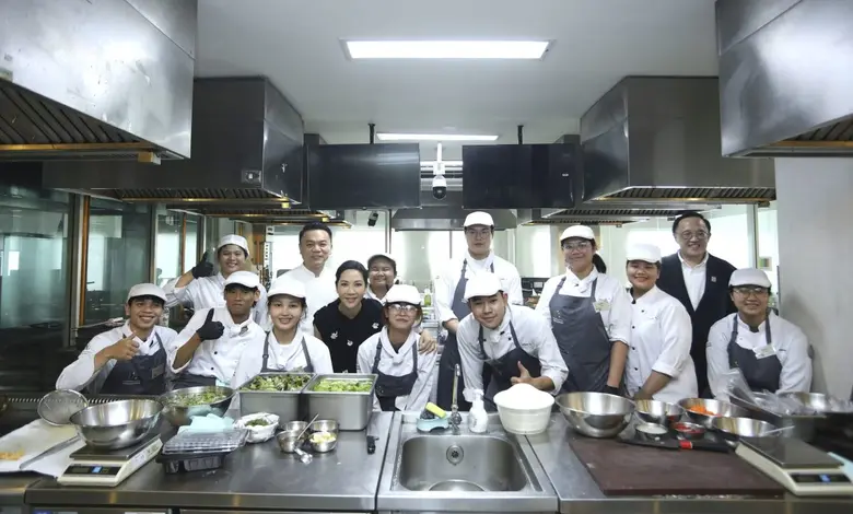 คณะการท่องเที่ยวและการโรงแรม มหาวิทยาลัยธ...