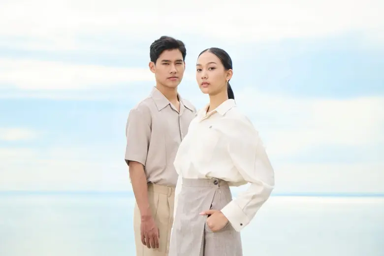 PROUD จับมือ VVON SUGUNNASIL เปิดตัวยูนิฟอร์มใหม่ ชูความหรูหรา เรียบง่ายและยั่งยืน สะท้อนปรัชญา 'ALL IS WELL เพื่อชีวิตดีที่ยั่งยืน'