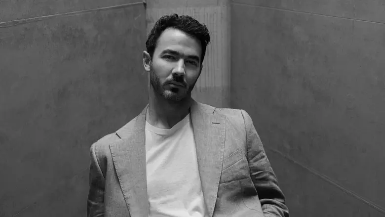 Kevin Jonas นักร้อง นักดนตรี นักแสดง และป...