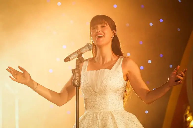 นอกจากเพลงป็อปฟังสนุกติดหูง่ายที่วัยรุ่นไ...