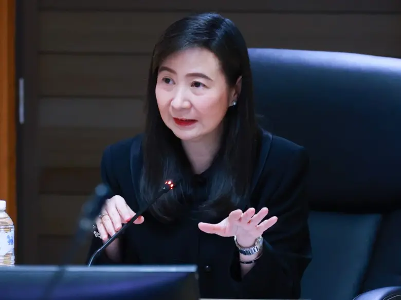 "ธนกร" ประกาศ "พักหนี้-ดีพร้อม" ยกต้น : ยกดอก อัตโนมัติ 4 เดือน ช่วยลูกหนี้ SME น้ำท่วมภาคใต้ เร่งเพิ่มสภาพคล่องผ่านสินเชื่อ "เงินง่าย ฟื้นใต้ ช่วยภัยพิบัติ" ดอกเบี้ย 0% นาน 6 เดือน