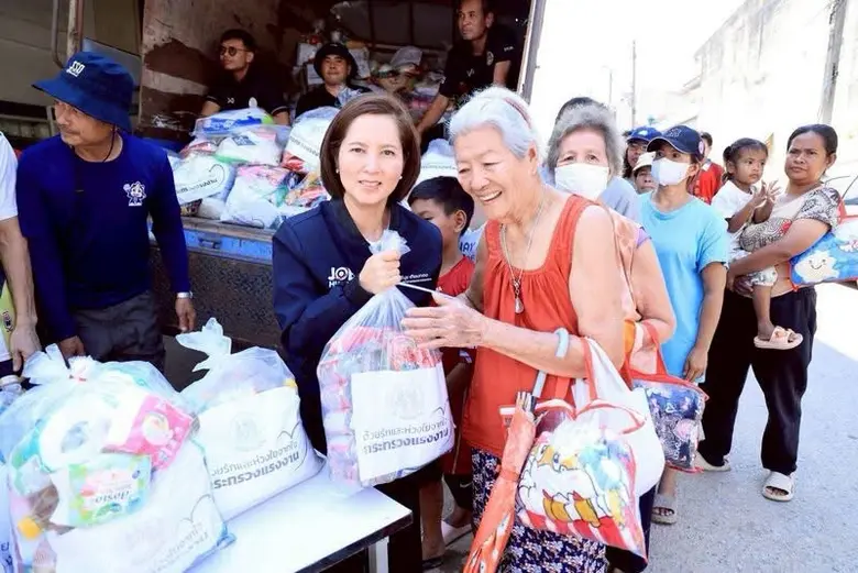 ตรีนุช" สั่งการกรมพัฒน์ เร่งจัดตั้งศูนย์ซ่อม ช่วยเหลือน้ำท่วม 48 ศูนย์ใน 9 จังหวัดภาคใต้