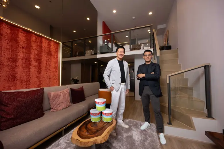 นายนัฐพล นาคสู่สุข (ขวา) กรรมการผู้จัดการใหญ่ สายงา...