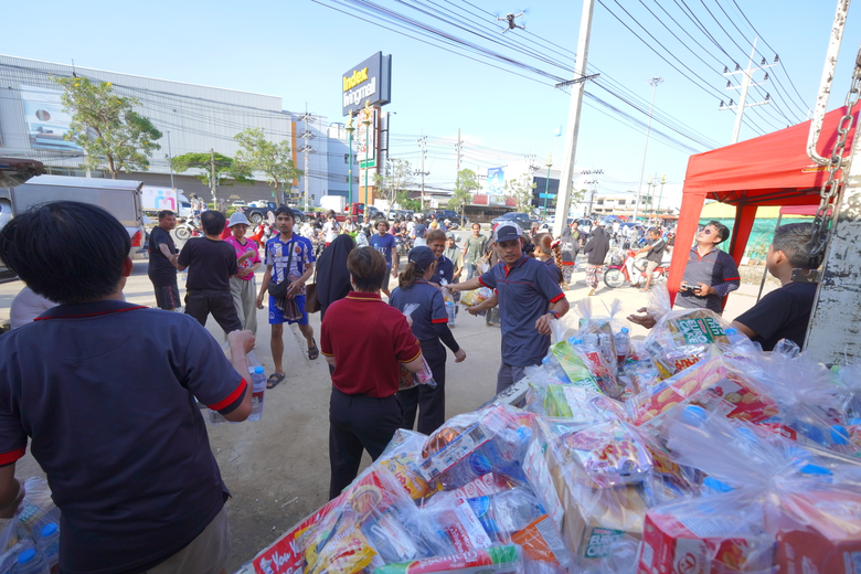 อีซี่มันนี่ กรุ๊ป ลงพื้นที่ช่วยเหลือผู้ประสบอุทกภัยในภาคใต้ มอบถุงยังชีพกว่า 3,000 ชุด พร้อมมาตรการช่วยเหลือพิเศษ