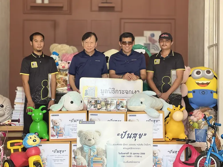 คุณณรงค์ คงคาวนา (ที่ 2 จากซ้าย) ผู้ช่วยก...