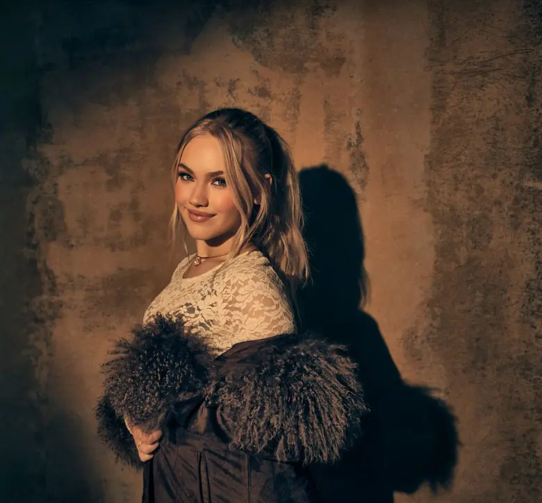 Freya Skye ศิลปินดาวรุ่งดวงใหม่วัย 16 ปีจ...