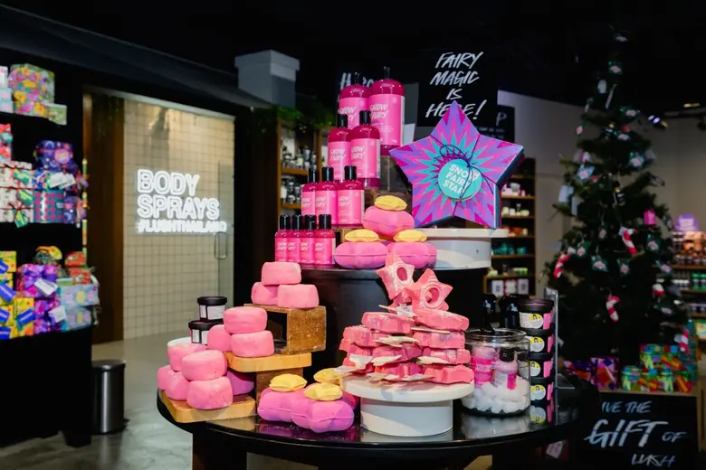 เข้าสู่ช่วงเทศกาลส่งท้ายปี 2025 สยามเซ็นเ...