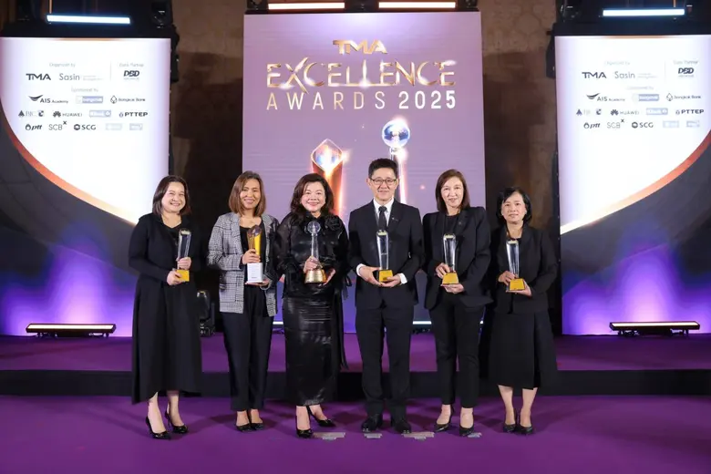 นางสาวภัทรลดา สง่าแสง ประธานเจ้าหน้าที่บร...