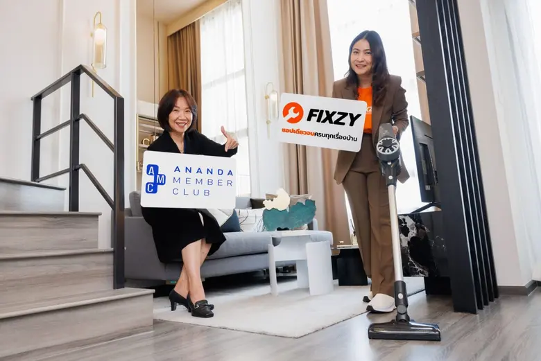 คุณปิยะวรรณ เหล่าสัมฤทธิ์ (ซ้าย) ผู้ช่วยป...