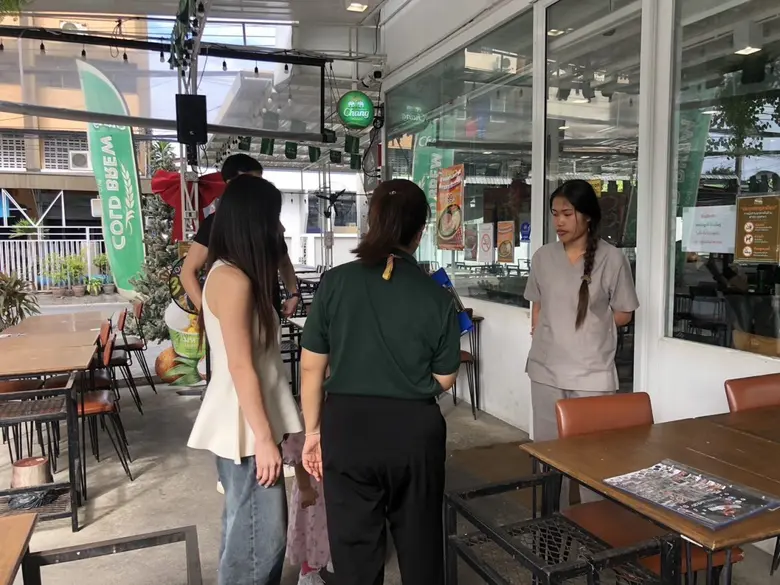 นายสมบัติ เครือกีรติธรรม ผู้อำนวยการเขตห้วยขวาง กทม...