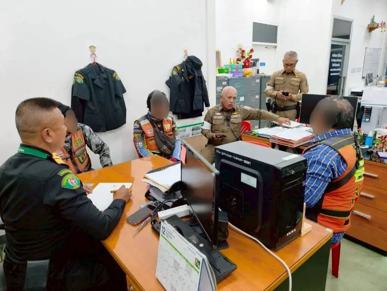 นายธราพงษ์ เพ็ชร์คง ผู้อำนวยการเขตลาดกระบ...