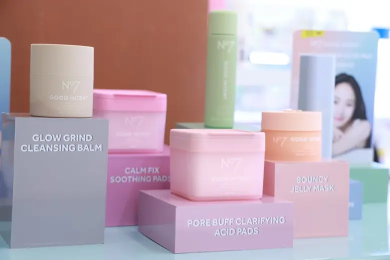 เปิดตัว No7 GOOD INTENT รับเทรนด์ Glass Skin คว้า "พิชชา พิชชาธร" นั่งแท่นพรีเซนเตอร์ เผยเคล็ดลับ "กลาสสกินผิวใส ฉ่ำไว ไม่มัน"