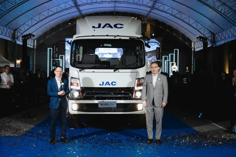 JAC Motors เปิดตัวในไทยอย่างเป็นทางการ จับมือ DCH Motors ผู้นำเข้าและผู้จัดจำหน่ายเดียว รายใหม่ พร้อมเปิดตัว N150EV รถบรรทุกไฟฟ้า ขนาด 15 ตัน ปฏิวัติโลจิสติกส์สู่ยุคพลังงานสะอาด