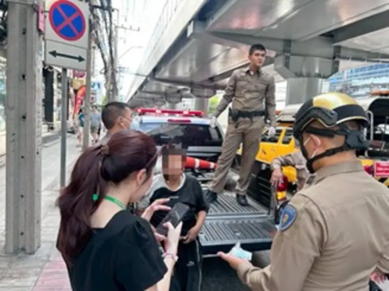 นายสมบัติ เครือกีรติธรรม ผู้อำนวยการเขตห้วยขวาง กทม...