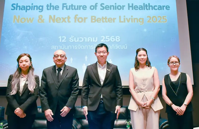 นายแพทย์วิรุฬห์ พรพัฒน์กุล ประธานเจ้าหน้า...