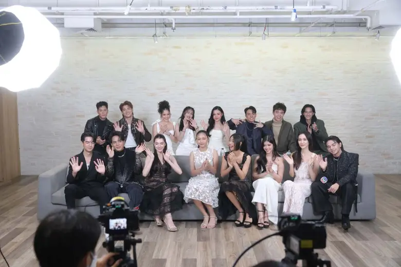 บรรยากาศโค้งสุดท้ายของเหล่าผู้เข้าแข่งขันจากรายการ ...