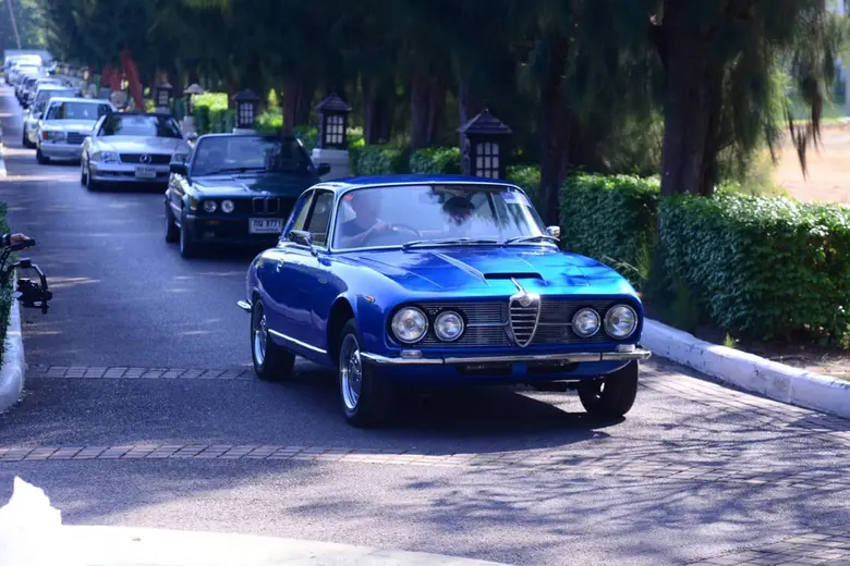 "เพชรบุรี - หัวหิน วินเทจ คาร์ พาเหรด ครั้งที่ 23" เสน่ห์คาราวานรถโบราณ สร้างสีสันเมืองทะเล