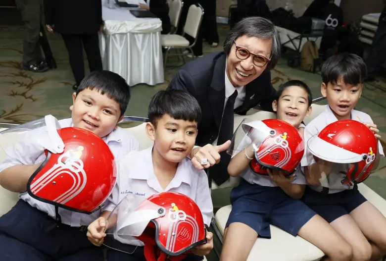 ไทยฮอนด้า จับมือ กทม. ยกระดับความปลอดภัยทางถนน สู่ Zero Accident มอบหมวกกันน็อก 16,500 ใบ ส่งท้ายคาราวานฯ 60 ปี