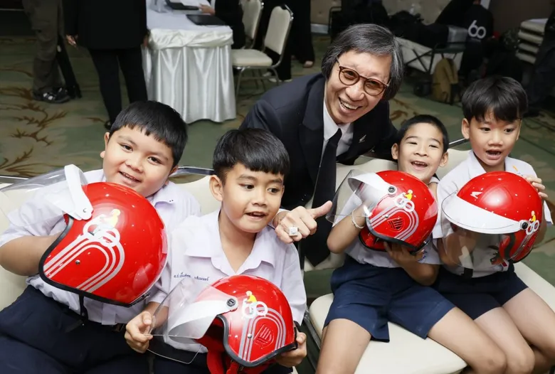 ไทยฮอนด้า จับมือ กทม. ยกระดับความปลอดภัยทางถนน สู่ Zero Accident มอบหมวกกันน็อก 16,500 ใบ ส่งท้ายคาราวานฯ 60 ปี