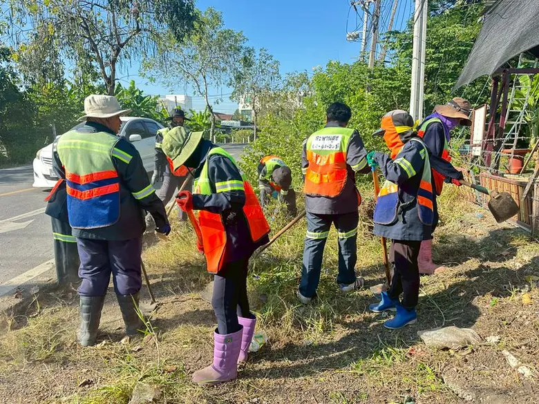 นายพงศธร ชั้นไพศาลศิลป์ ผู้อำนวยการเขตสะพานสูง กทม....
