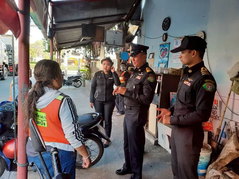 นายธราพงษ์ เพ็ชร์คง ผู้อำนวยการเขตลาดกระบ...