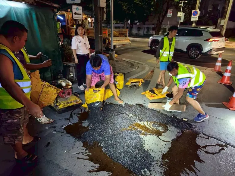 นางปาณิสรา เนตรธารธร ผู้อำนวยการเขตดินแดง...