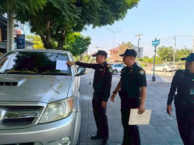 นายเรืองศักดิ์ สายสิงห์ทอง ผู้อำนวยการเขต...