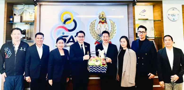 คณะผู้บริหารบริษัท ลุมแม็กซ์ จำกัด นำโดย ...